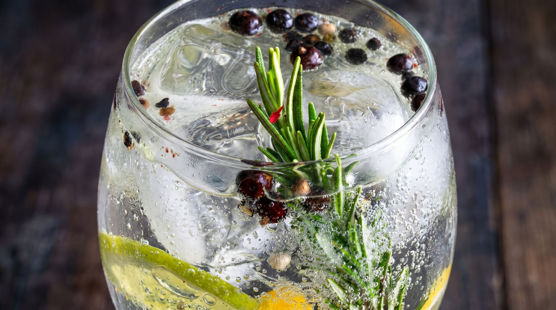 Lorenzo van der Valk met eigen gin