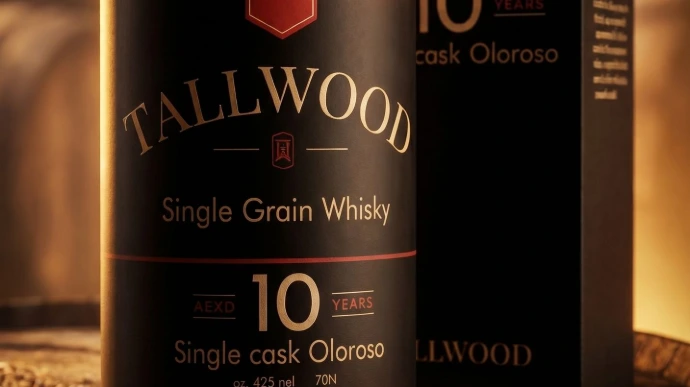 Etiket Tallwood Whisky 10 Jaar ontworpen door NewSpirits