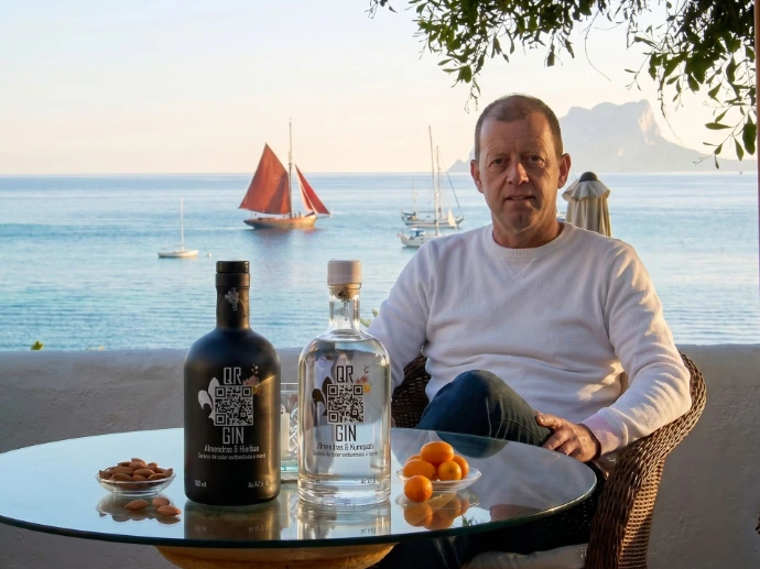 Bert Wets van Restaurant Le Dauphin Moraira met QR Gin