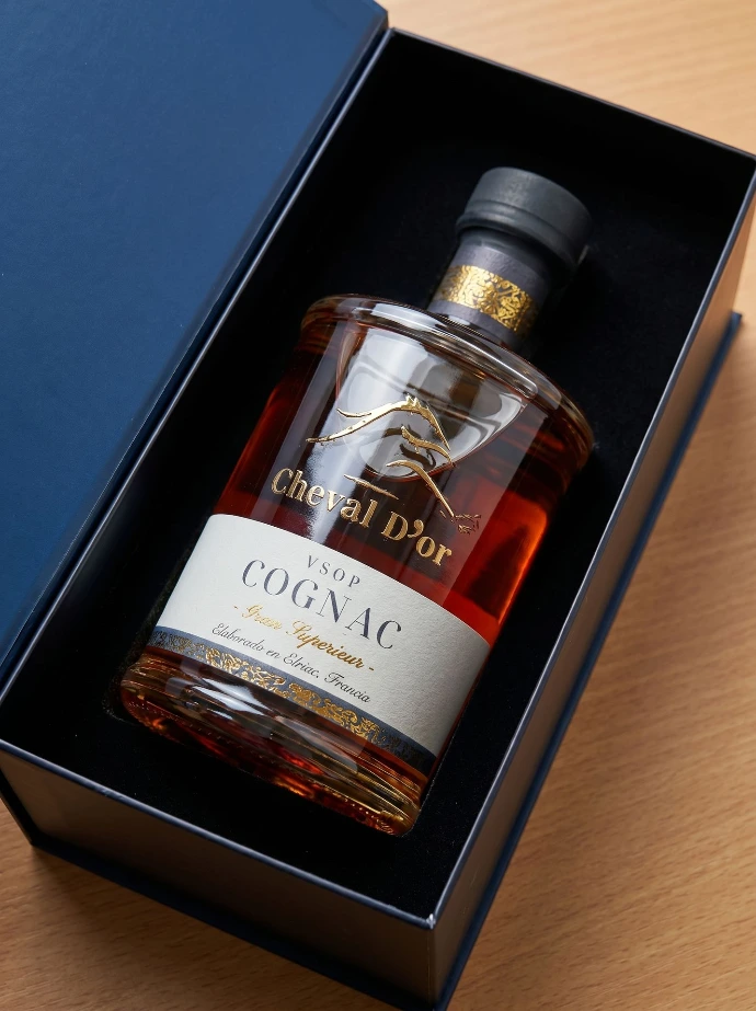 Etiket Cheval d’Or Cognac ontworpen door Newspirits